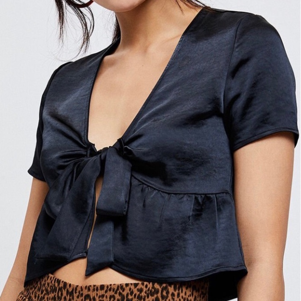 kendall and kylie XS black silky tie front shirt.